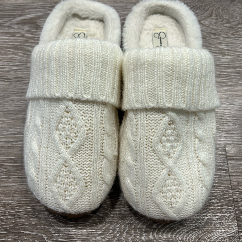 NWOT Jessica Simpson Plush White Slippers